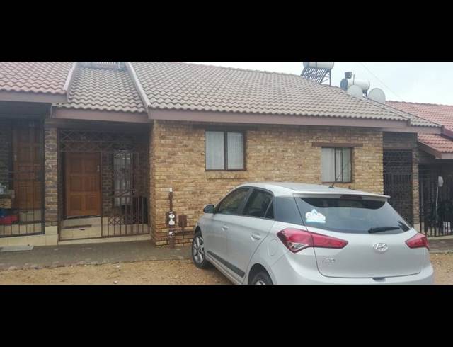 2 BEDROOM TOWNHOUSE FOR SALE IN OLIEVENHOUTBOSCH